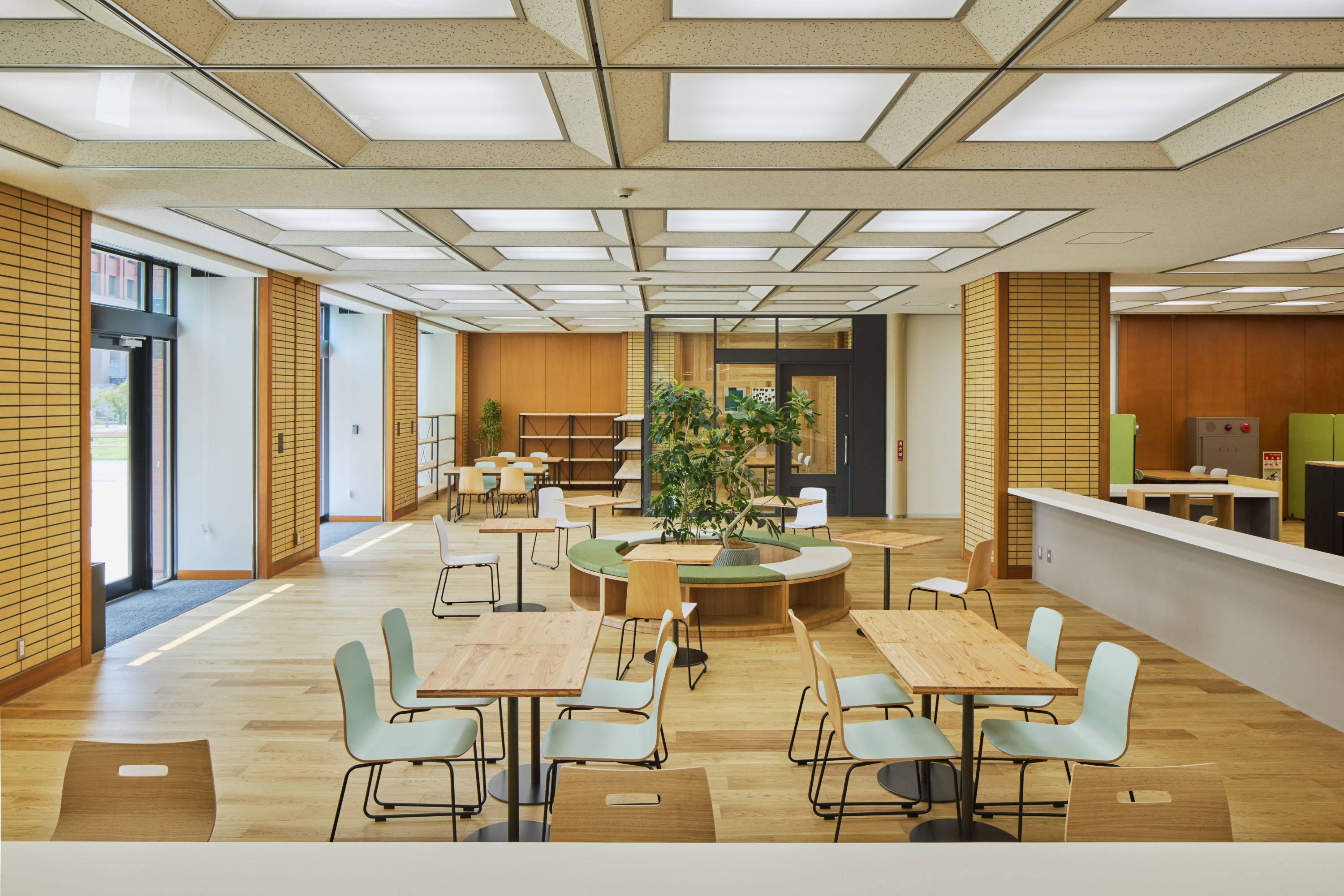 龍谷大学 深草キャンパス Campus HUB [学生相談窓口・職員オフィス]