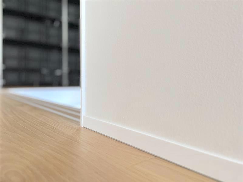 薄い巾木を使えるのはこだわりの技術があるから